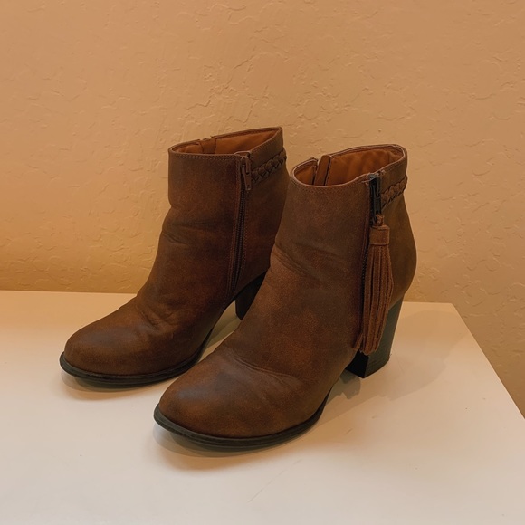 Rustic brown booties - Picture 1 of 2